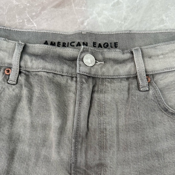 Women’s American Eagle Relaxed Distressed Gray Wash Jean Shorts Plus Size 14 - Picture 5 of 16